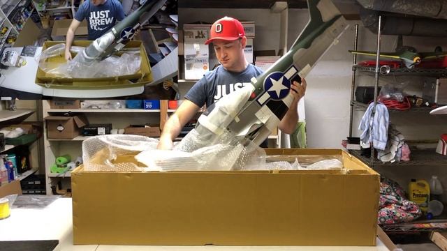 Hangar 9 P-51D Mustang 20cc ARF Warbird Unboxing Video смотреть онлайн