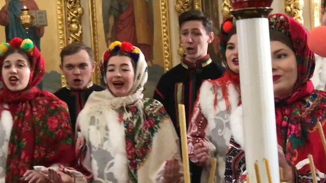 В зеленім ліску по жовтім піску | Колядка | Українські пісні | Ukrainian song смотреть онлайн