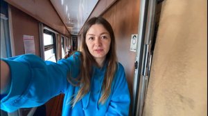 ОЧЕНЬ СТАРЫЙ ВАГОН В ПОЕЗДЕ / Едем в КУПЕ в поезде БЕСПЛАТНО. Показываю квартиру с ремонтом СССР