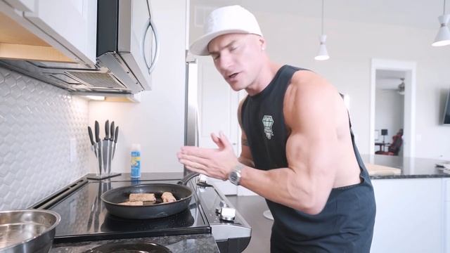 ANABOLIC FRENCH TOAST ROLL UPS | High Protein Bodybuilding Breakfast Recipe смотреть онлайн