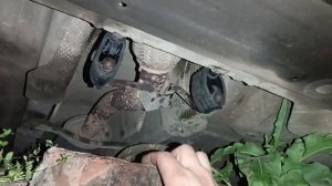 Замена резинок крепления глушителя