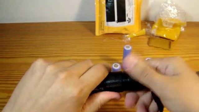 Unboxing 18650 battery 5000mAh li-ion LED Flashlight Torch Linterna Laptop (Aliexpress) смотреть онлайн