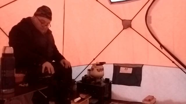 Рыбалка в новой палатке. Поймано сороги в глухозимье 7 кг смотреть онлайн