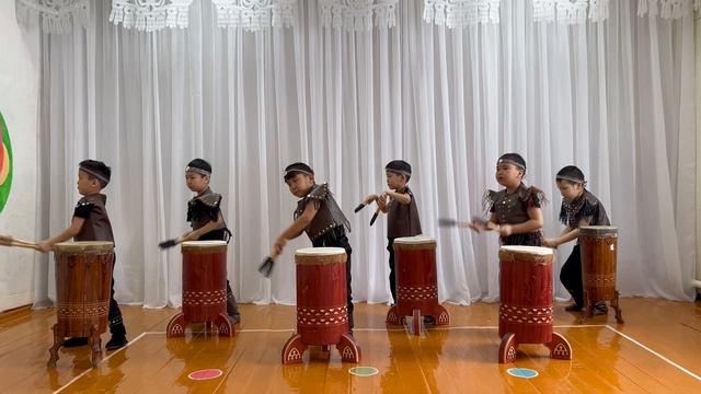 «Кэбээйи оьуордара» фольклорный номер в исполнении подготовительной группы «Мичээр" смотреть онлайн