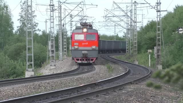 Сдвоенный грузовой поезд РЖД со 141 вагоном на Транссибе смотреть онлайн