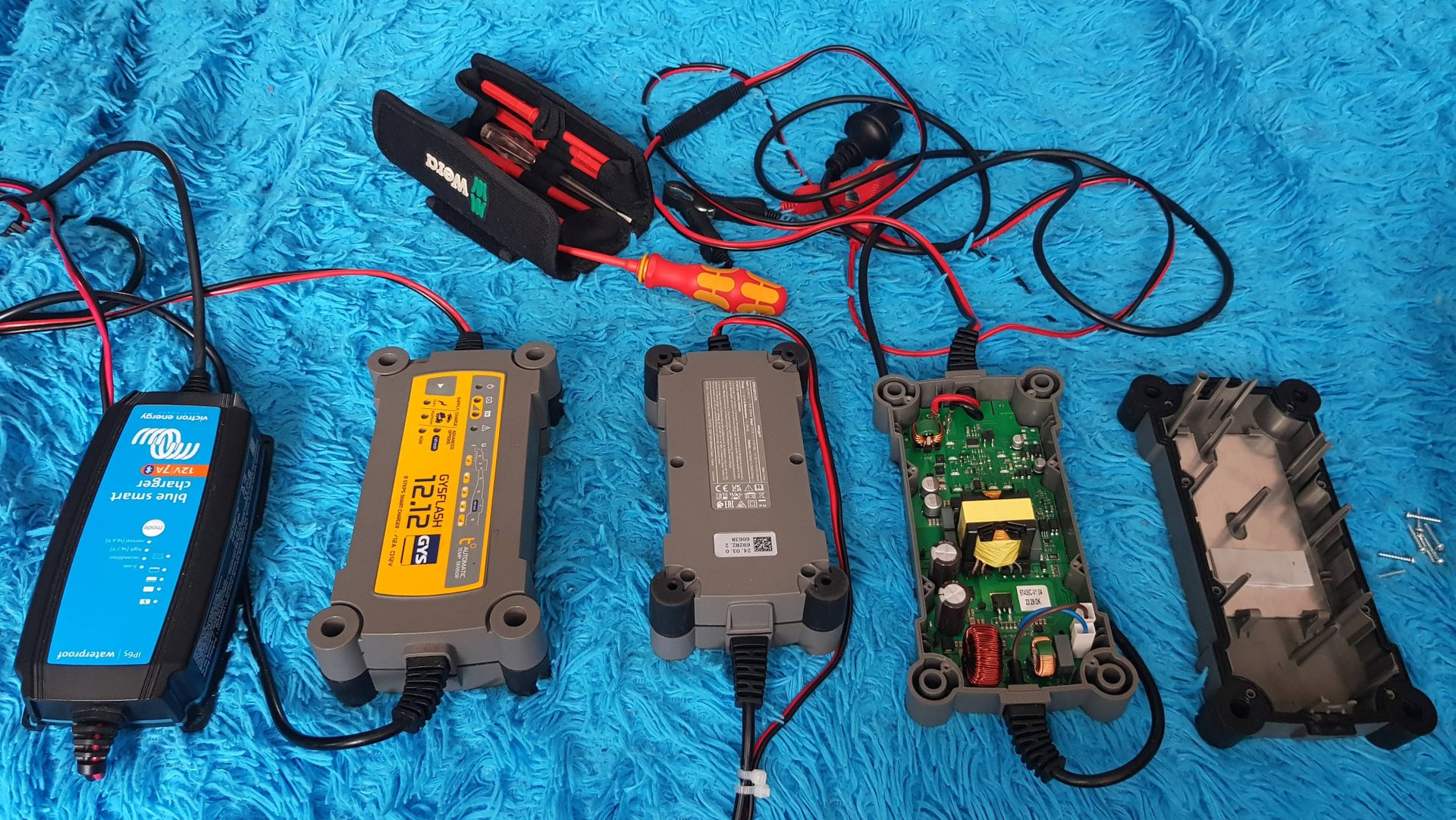 ЗАРЯДНОЕ УСТРОЙСТВО - GYS 6.12( 8.12 PL ) + GYS 12.12 + GYS9.24 - что же там гремит внутри ?? смотреть онлайн