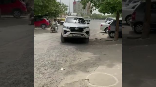 white Fortuner Black смотреть онлайн