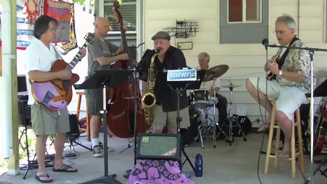 Flat Out Jazz performing Horace Silva's "Song For My Father" смотреть онлайн