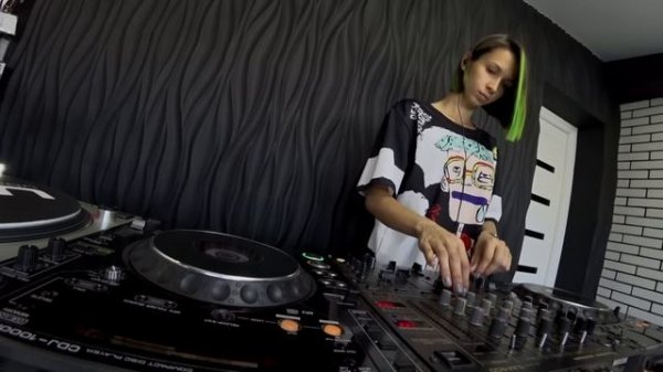 Miss Monique - MiMo Weekly Podcast #2