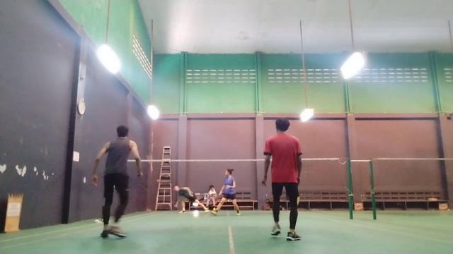 BADMINTON BULUTANGKIS MIX VS MEN'S DOUBLES FUN MATCH INTERMEDIATE (Achm Tomi VS Vid Vel)