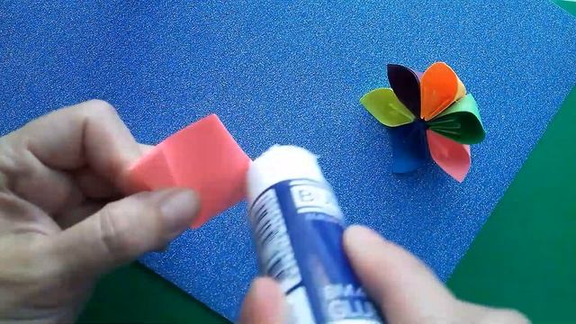 Як зробити квіти з паперу / How to make flowers out of paper смотреть онлайн