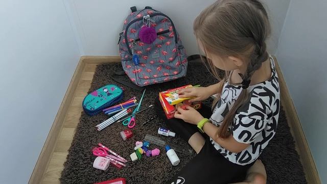 Бег ту скул!!) Собираю рюкзак в школу!)😃 смотреть онлайн