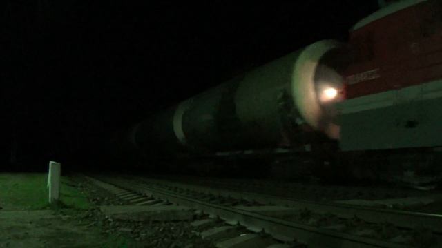 Электровоз ВЛ80С с грузовым поездом смотреть онлайн
