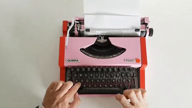 Tony's Typewriters - Olympia Traveller смотреть онлайн