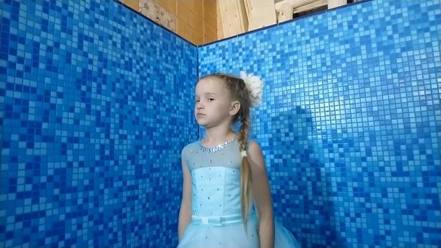 Настя уронила игрушку в бассейн и встретила ОНО (IT) смотреть онлайн