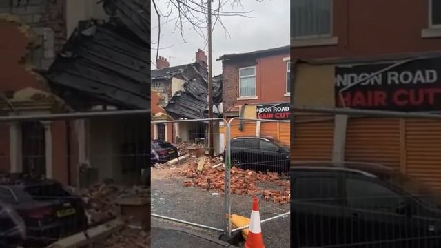 Blackburn Explosion: House Destroys,Two People Rushed To Hospital After A Gas Explosion In Blackbur смотреть онлайн