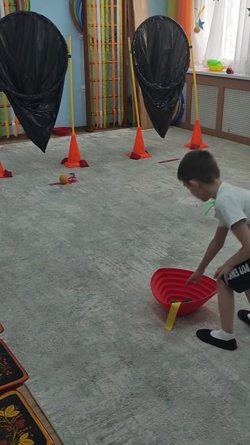 игра для дошкольников" комета лететь в чёрную дыру".mp4 смотреть онлайн