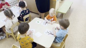 Открытое занятие в первой младшей группе "Конфетки"
Лепка "Листья на деревьях" ( Багырова Г.А)