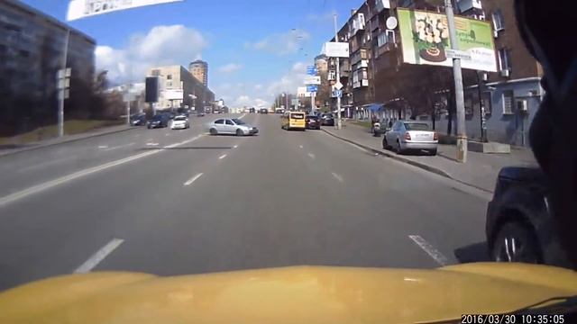 Запам'ятайте авто номер 9645 Ч1. Водій службової машини ДСНС України створює аварійну ситуацію. смотреть онлайн