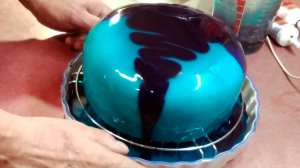 Как собрать и залить торт зеркальной глазурью