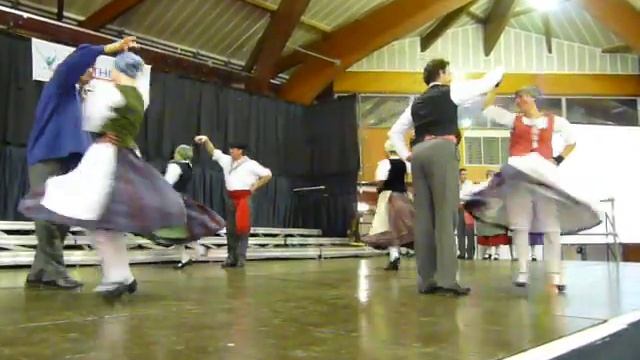 Quadrille Occitan : la polka des violettes смотреть онлайн