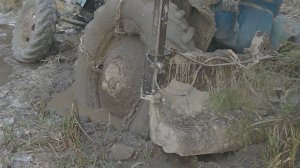 Намораживаем зимник. Засадили "беларус". Нашли тонну металла.