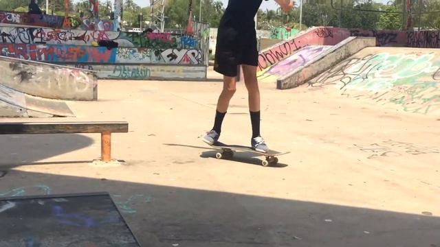 YUP! IN MY WHITE T! смотреть онлайн