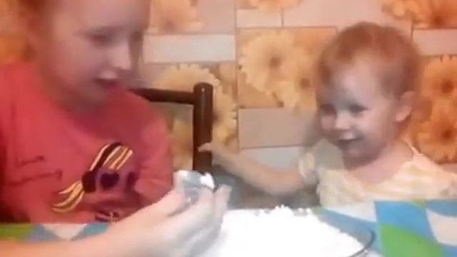 развлекаемся пена и сода искусственный снег прячем игрушки смотреть онлайн