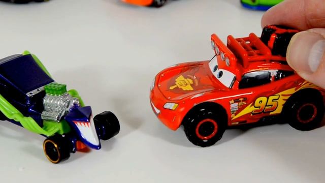 ТАЧКИ МАШИНКИ Молния Маквин против ХотВилс и Велли. Мультик про машинки ТАЧКИ 2 | CARS 2. Игрушки Т