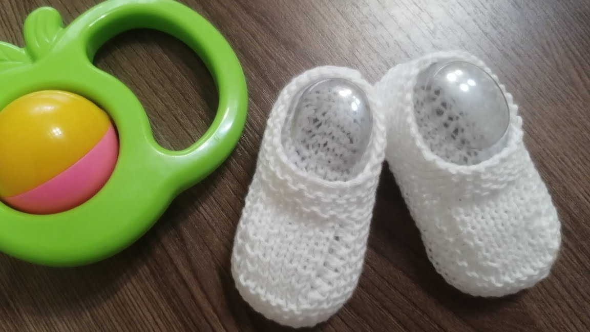 Самые простые летние  пинетки спицами!