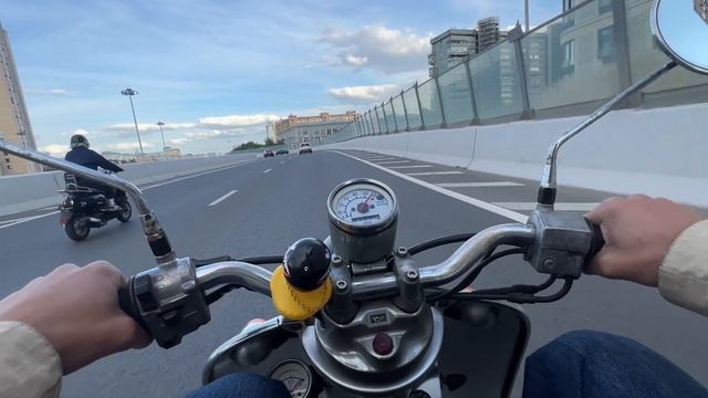 На ретро-скутерах по Москве. Пытаюсь догнать Vento Retro. смотреть онлайн