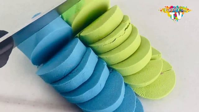 Развивашки для детишек! Играем с кинетическим песком - нарезаем кинетический песок смотреть онлайн