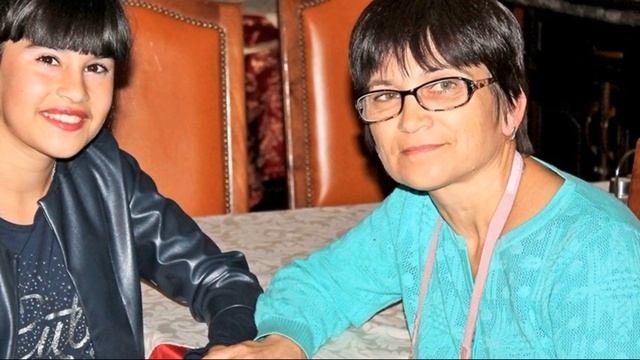 НЕВЕРОЯТНО ПОХОЖИ! Как выглядит и как живет родная мать Дианы Анкудиновой смотреть онлайн