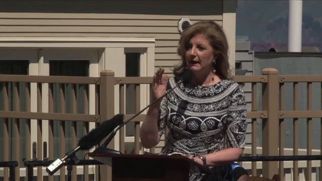 Arianna Huffington Speaks at 2017 Graduation смотреть онлайн
