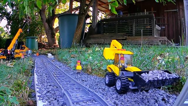 LEGO Поездка на грузовом поезде смотреть онлайн