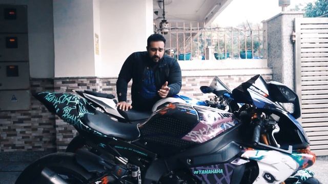 IS THE BMW S1000RR BETTER THAN MY YAMAHA R1??? || BIKE COMPARISON смотреть онлайн