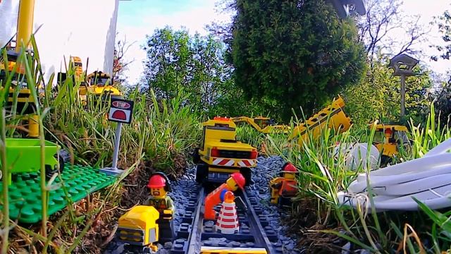 LEGO - Бортовой привод в саду смотреть онлайн