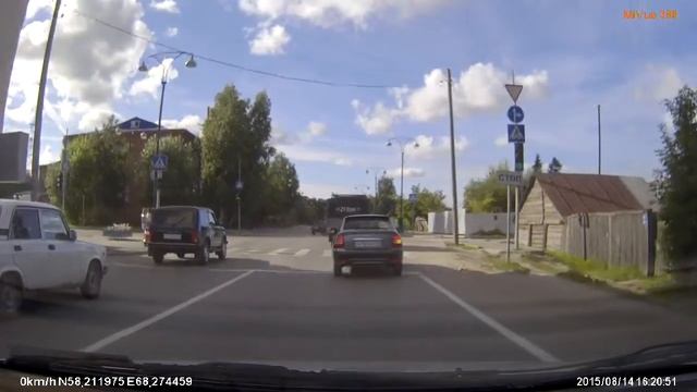 FILE6851 Тобольск ваз2114 чуть не протаранил Уазик смотреть онлайн