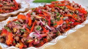 ЗА РЕЦЕПТОМ ЭТОГО САЛАТА ОХОТЯТСЯ ВСЕ ХОЗЯЙКИ! ВКУСНЕЙШИЙ САЛАТ НА ПРАЗДНИК! ОЧЕНЬ ВКУСНЫЙ И СЫТНЫЙ!