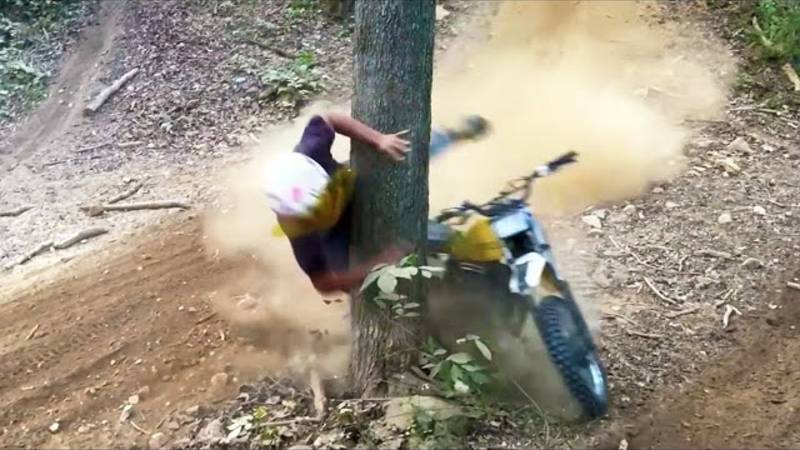 68 ШОКИРУЮЩИХ неудач и падений с мотоцикла смотреть онлайн