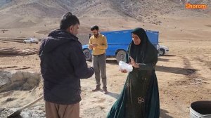 "A trip to the heart of the nomads: the Shorom family carry oil for the  nomadic family(peren)"❤️❤️