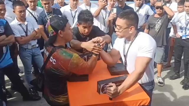 John B Lacson Arevalo Armwrestling Challenge for 500 pesos! #24 смотреть онлайн