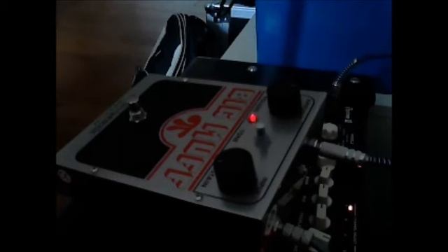 Big Muff Reissue NYC modded into Triangle version (Cap and resistor changed..) смотреть онлайн