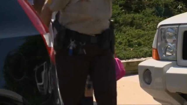 Man Crashes Truck Into TV Station смотреть онлайн