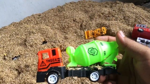 MENCARI MAINAN ANAK-ANAK MERAKIT HUNTING MAINAN TRUK OLENG DUMP MOLEN BOX #mencarimainan смотреть онлайн