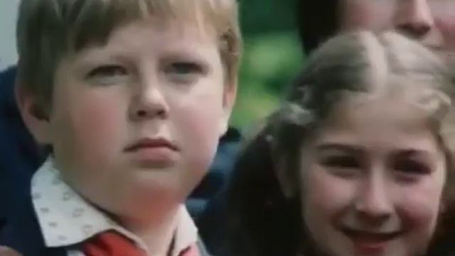 (UMA BELA MUSICA RUSSA)красивая русская песня из гостевого фильма будущего 1984 смотреть онлайн