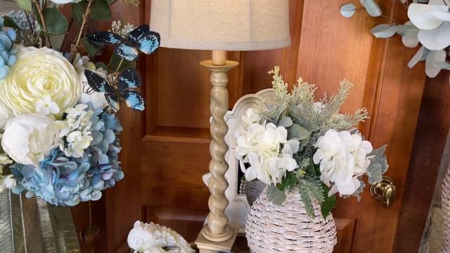 Spindle Style Lamp w/ Linen Shade смотреть онлайн