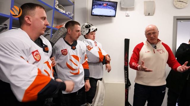 Подбодрить хоккеистов «ОЭК» перед игрой пришел двукратный чемпион мира по хоккею Сергей Немчинов смотреть онлайн