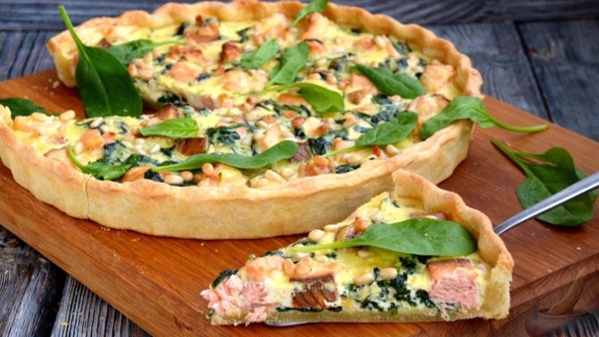 КИШ С ЛОСОСЕМ И ШПИНАТОМ смотреть онлайн