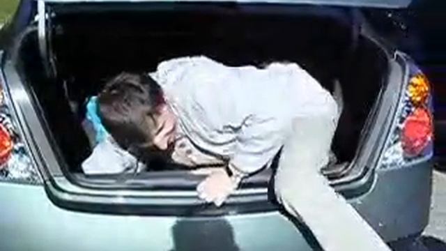 Trunk Drivng смотреть онлайн
